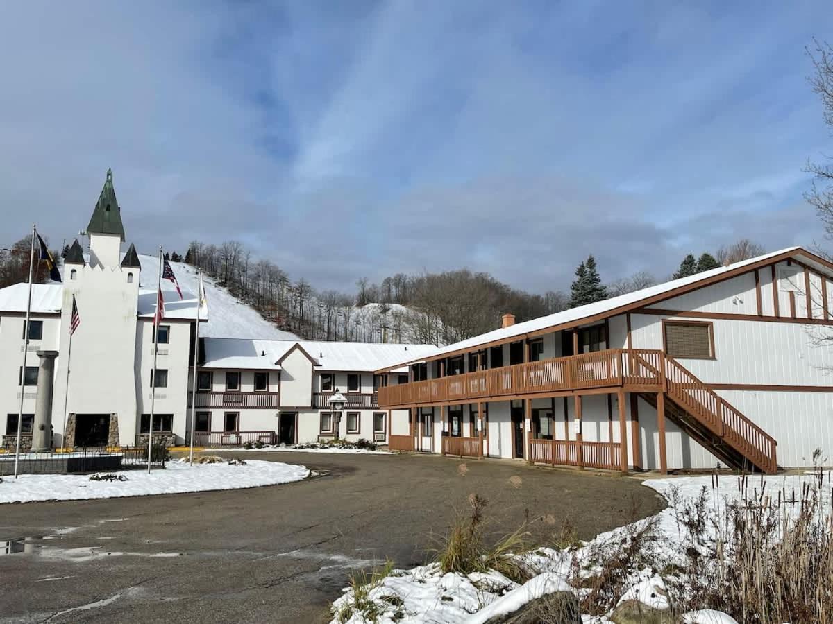 Top Floor Luxury, Sauna, Private Pool, Lake Bellaire Beach, 5 Beds, 4 Full Bath 외부 사진