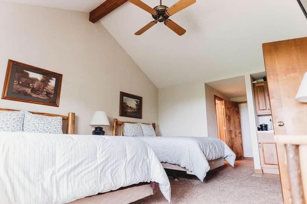 Top Floor Luxury, Sauna, Private Pool, Lake Bellaire Beach, 5 Beds, 4 Full Bath 외부 사진
