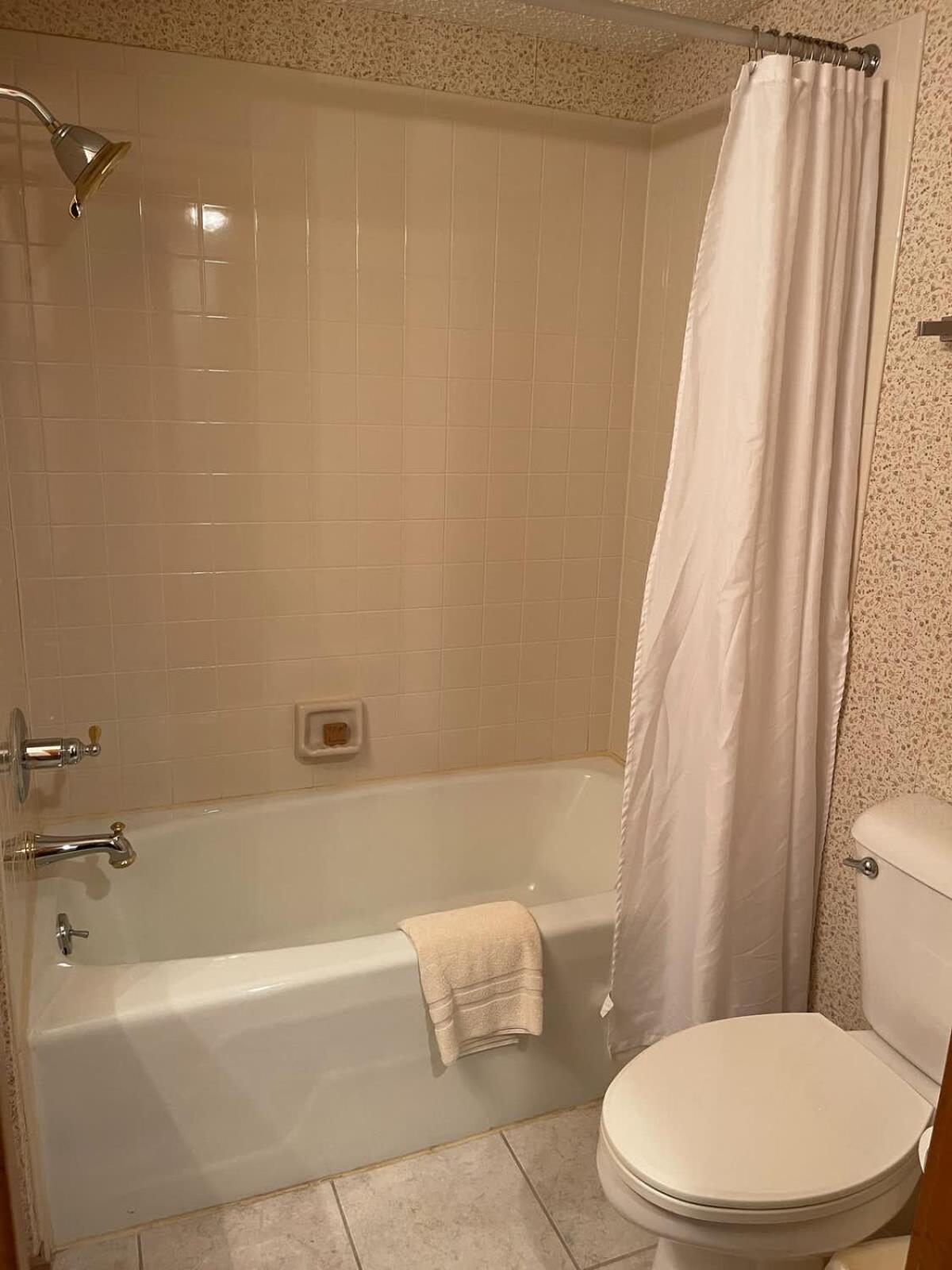 Top Floor Luxury, Sauna, Private Pool, Lake Bellaire Beach, 5 Beds, 4 Full Bath 외부 사진
