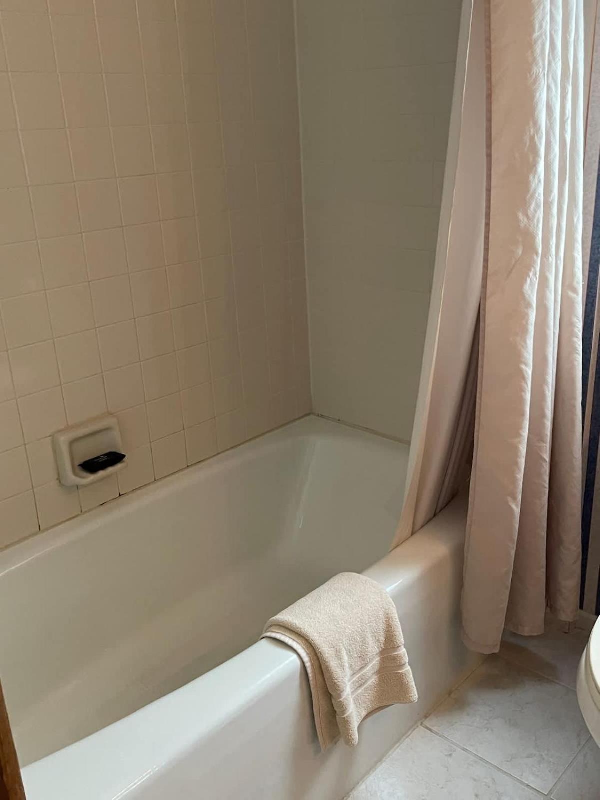 Top Floor Luxury, Sauna, Private Pool, Lake Bellaire Beach, 5 Beds, 4 Full Bath 외부 사진