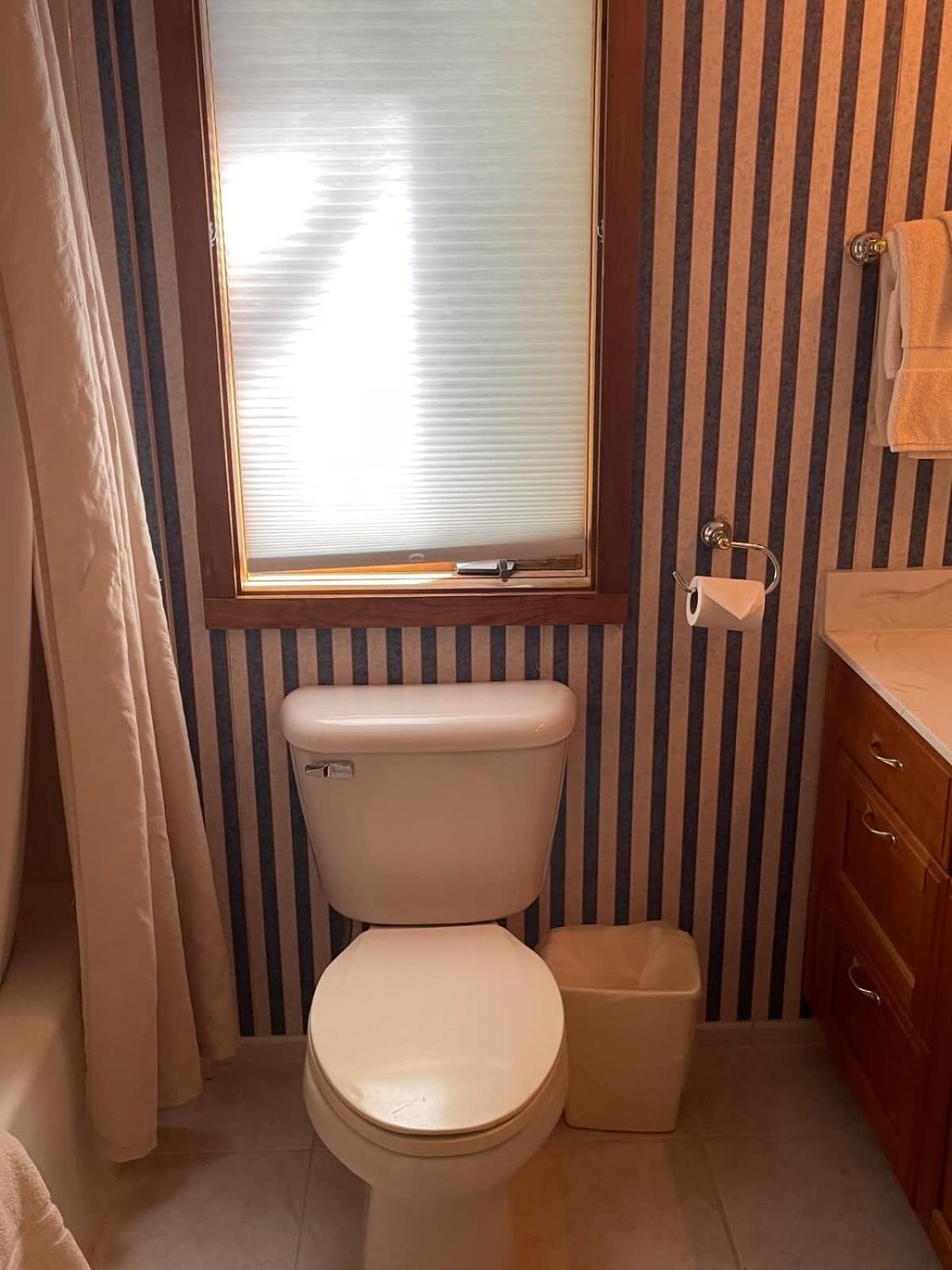 Top Floor Luxury, Sauna, Private Pool, Lake Bellaire Beach, 5 Beds, 4 Full Bath 외부 사진