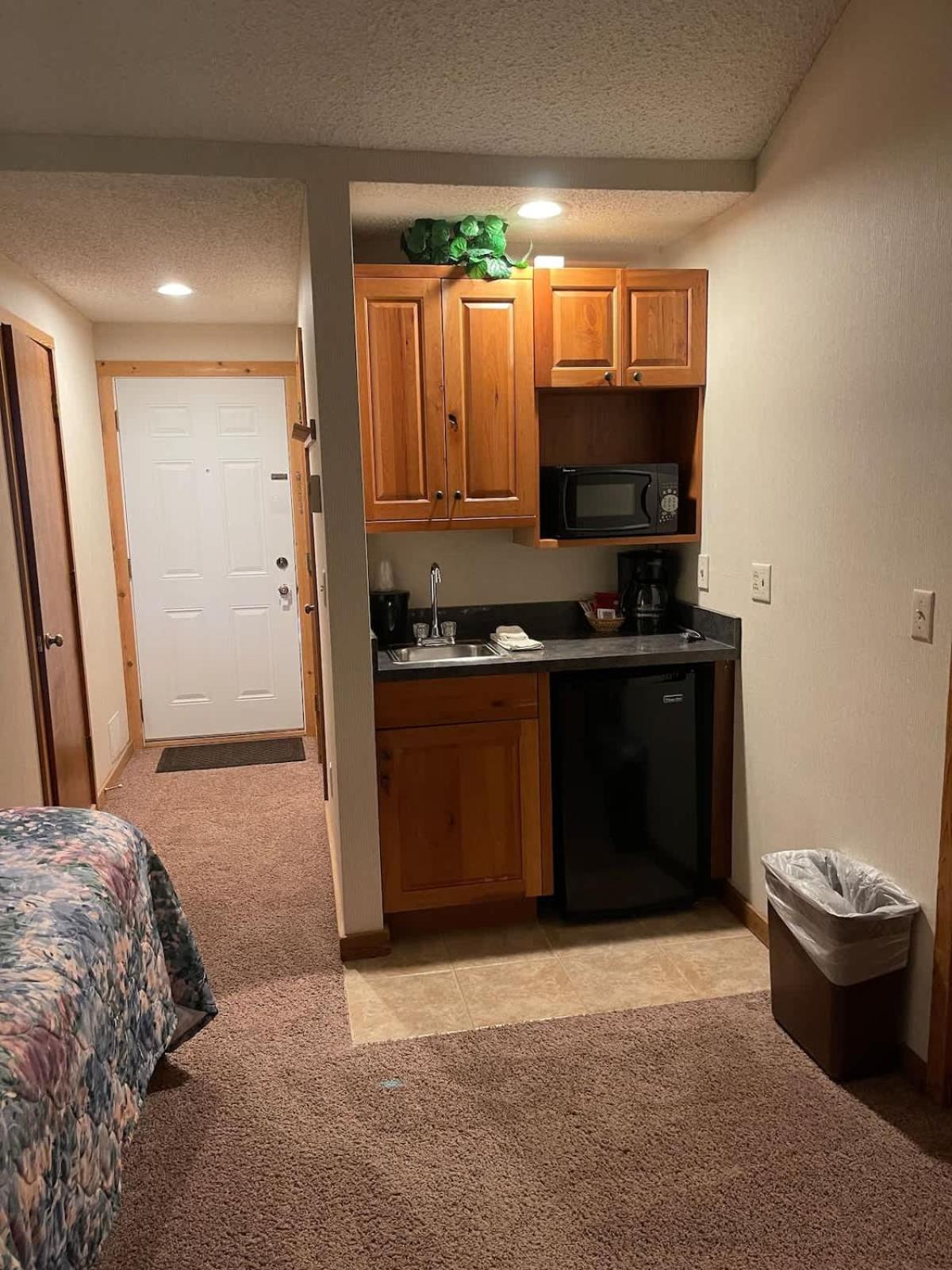 Top Floor Luxury, Sauna, Private Pool, Lake Bellaire Beach, 5 Beds, 4 Full Bath 외부 사진