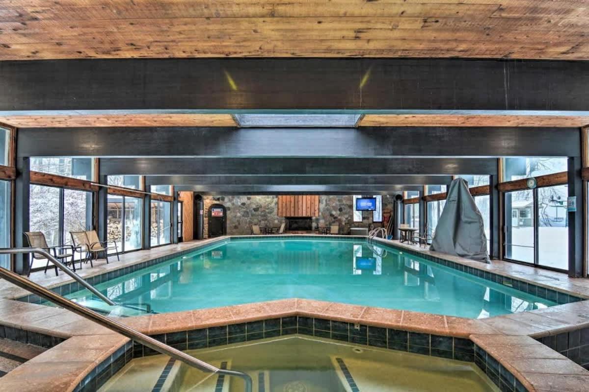 Top Floor Luxury, Sauna, Private Pool, Lake Bellaire Beach, 5 Beds, 4 Full Bath 외부 사진