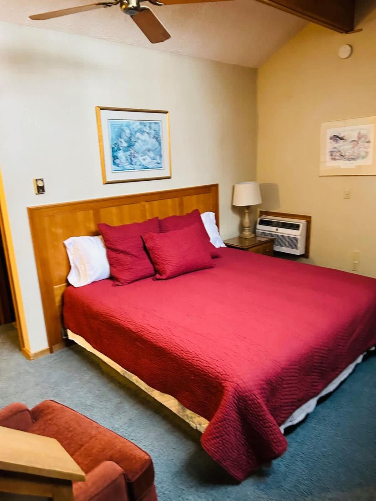 Top Floor Luxury, Sauna, Private Pool, Lake Bellaire Beach, 5 Beds, 4 Full Bath 외부 사진