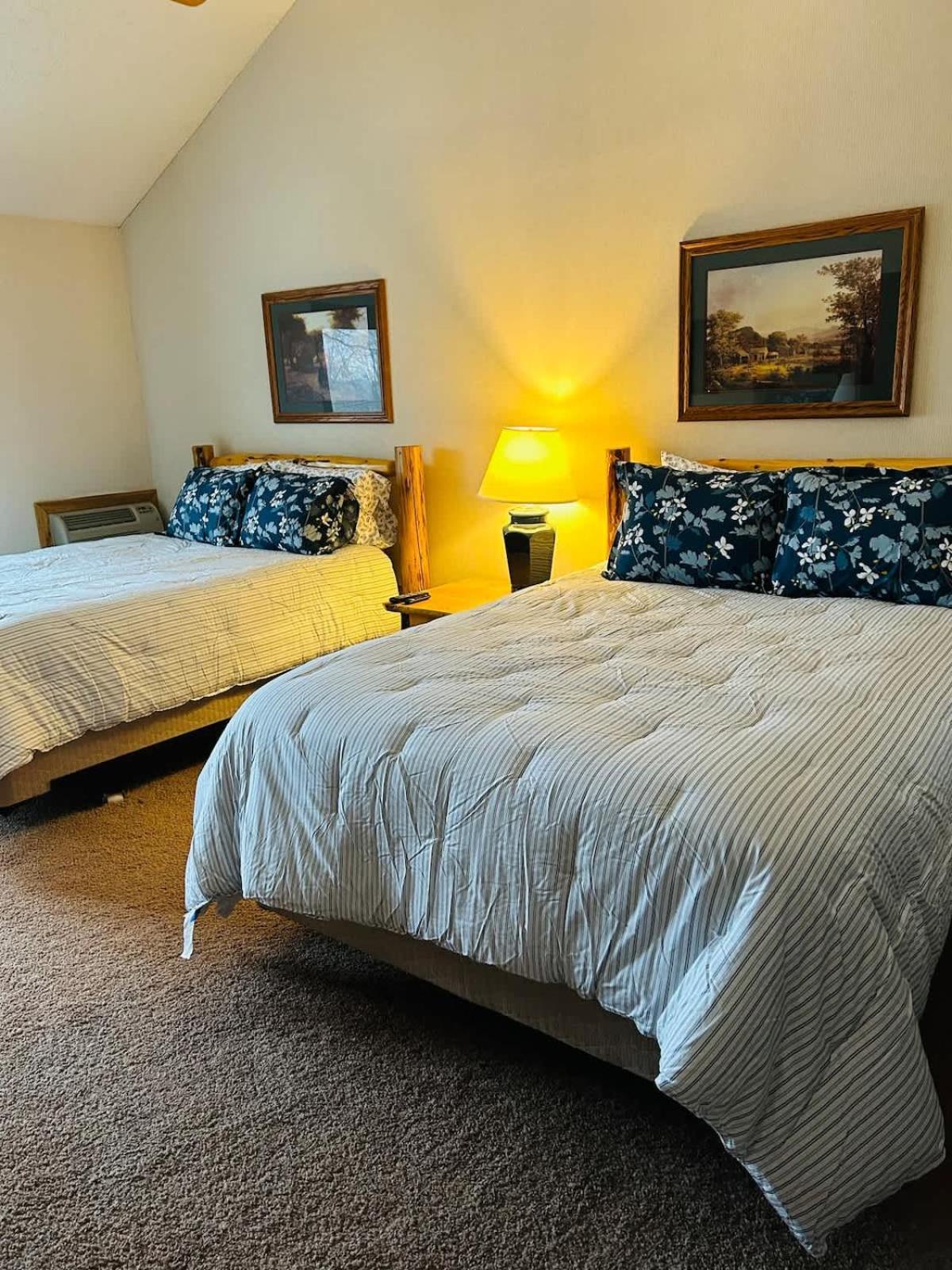 Top Floor Luxury, Sauna, Private Pool, Lake Bellaire Beach, 5 Beds, 4 Full Bath 외부 사진