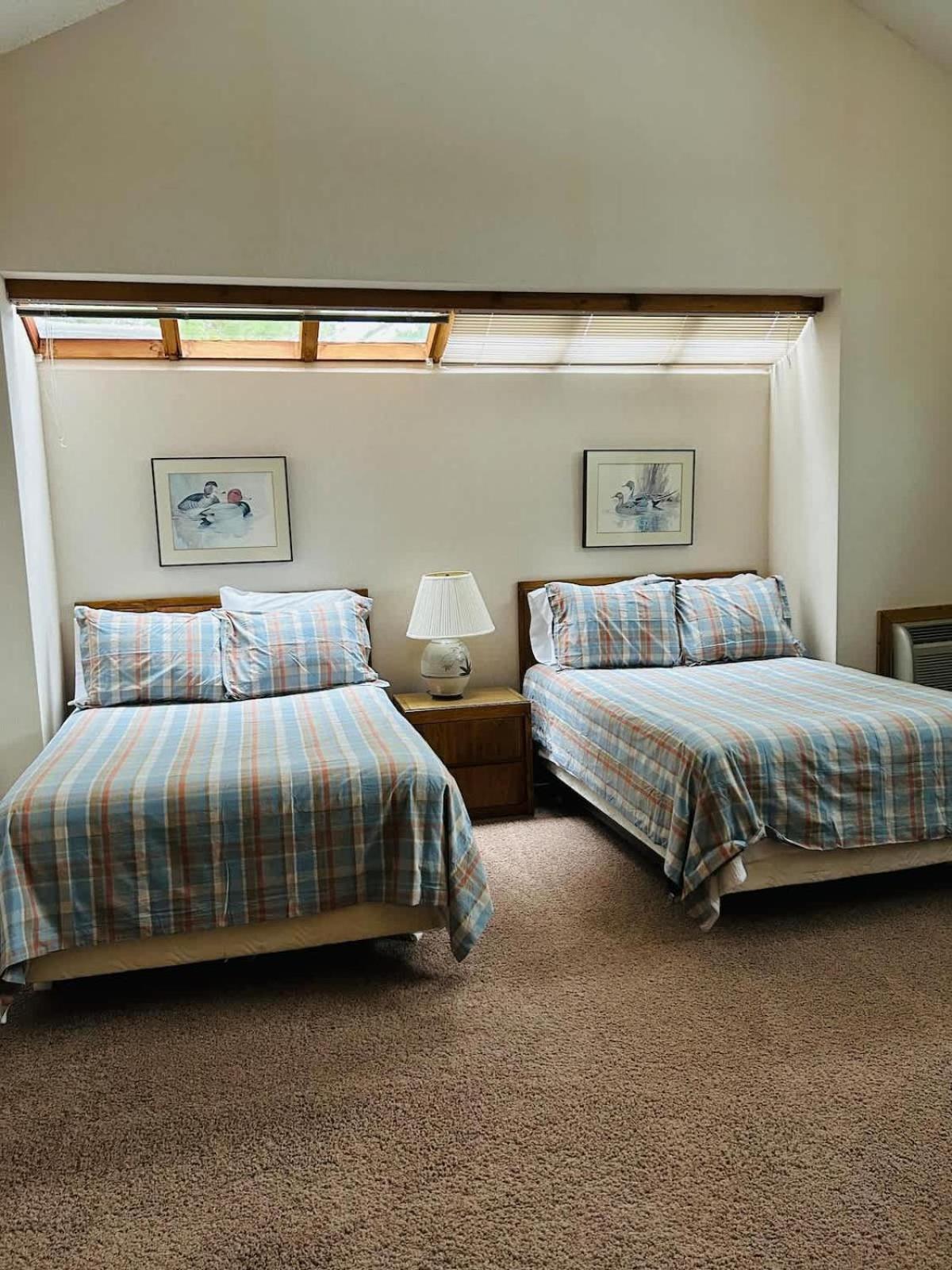 Top Floor Luxury, Sauna, Private Pool, Lake Bellaire Beach, 5 Beds, 4 Full Bath 외부 사진