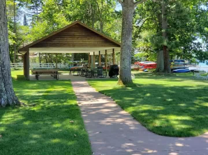 Top Floor Luxury, Sauna, Private Pool, Lake Bellaire Beach, 5 Beds, 4 Full Bath 외부 사진